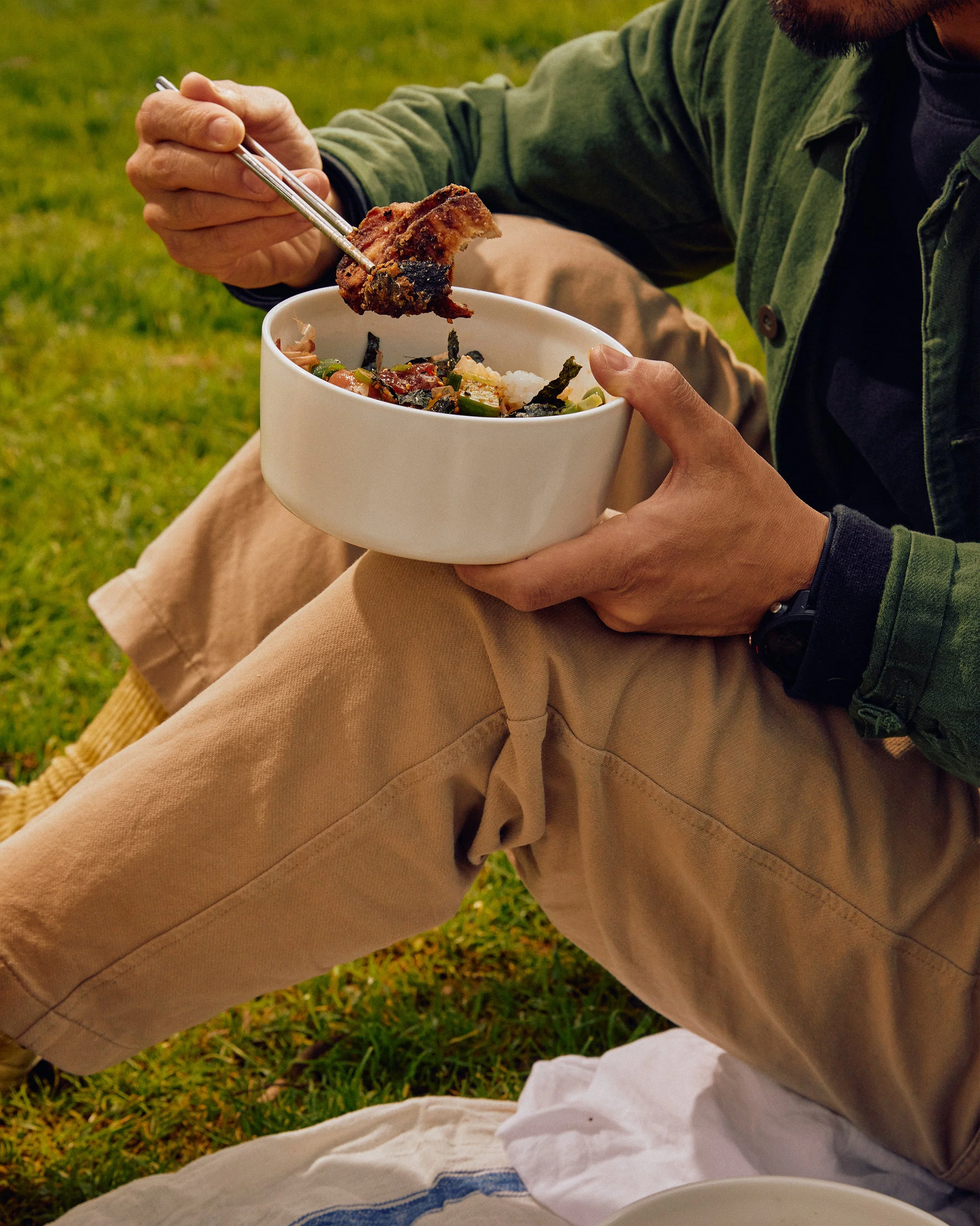 Porcelain Bowl with Glass Lid - 1,500ml - Image 6